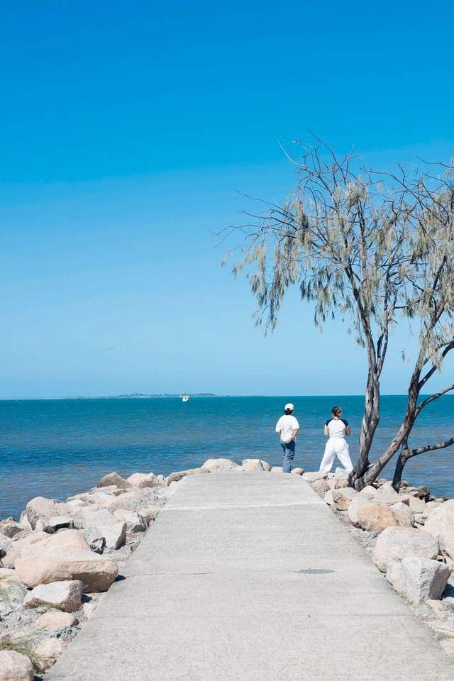 A quiet tropical beach near Port Douglas